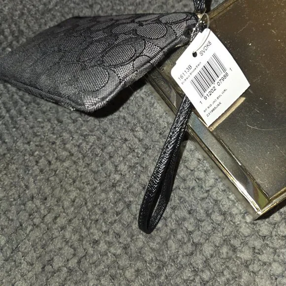 Coach wristlet - Picture 2 of 5